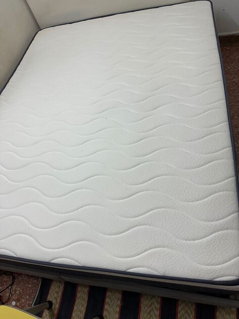 Colchão a venda e cama de oferta . Colchões