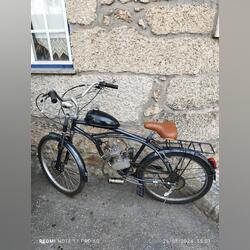 Vende motoreta a pedais. Motos. Seia.    Motas a pedais Gasolina sem chumbo Azul 25 cc