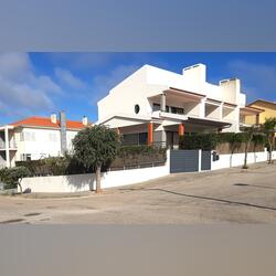 Moradia T3 Praia da Areia Branca. Casa e apartamentos para vender