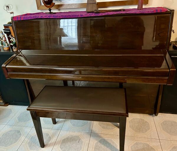 Piano vertical . Pianos e Teclados