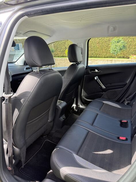 Peugeot 2008 ALLURE. Carros