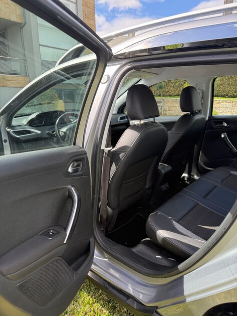 Peugeot 2008 ALLURE. Carros