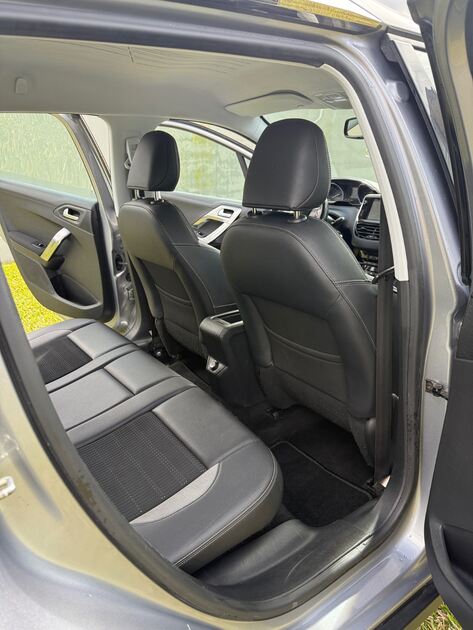 Peugeot 2008 ALLURE. Carros