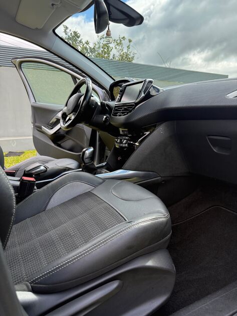 Peugeot 2008 ALLURE. Carros