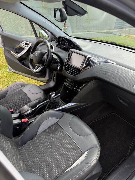 Peugeot 2008 ALLURE. Carros
