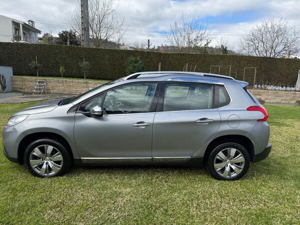 Peugeot 2008 ALLURE. Carros