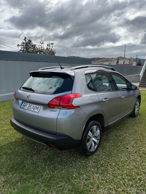 Peugeot 2008 ALLURE. Carros