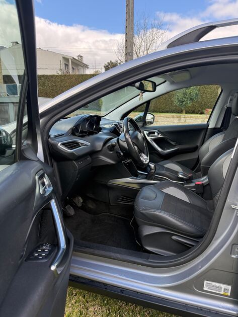 Peugeot 2008 ALLURE. Carros
