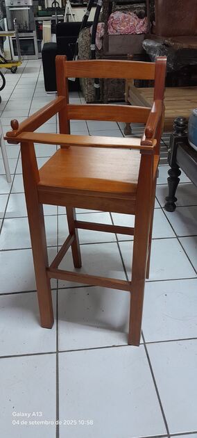 Cadeira infantil em madeira. Cadeiras Altas para Bebés