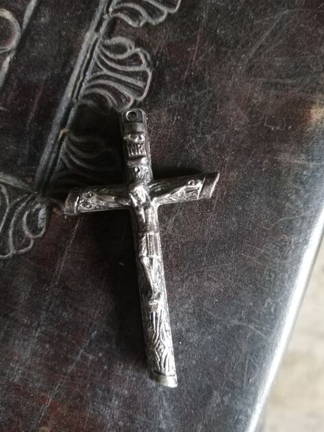 cruz de terço antiga. Estátuas e artigos religiosos