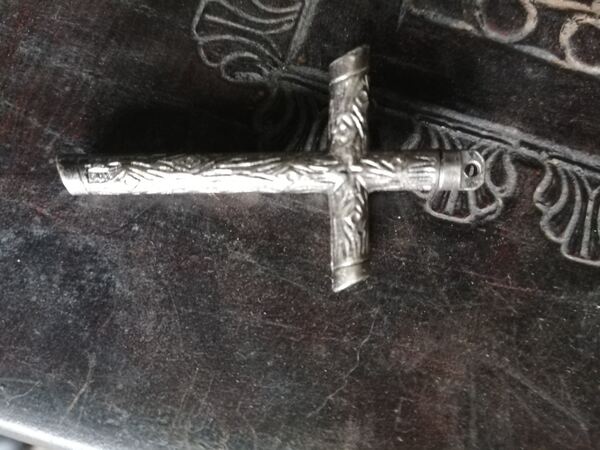 cruz de terço antiga. Estátuas e artigos religiosos