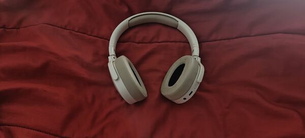 Fones Bluetooth Brancos - Usados, em Ótimo Estado . Auscultadores