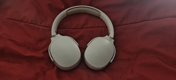 Fones Bluetooth Brancos - Usados, em Ótimo Estado . Auscultadores