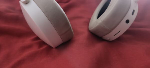 Fones Bluetooth Brancos - Usados, em Ótimo Estado . Auscultadores