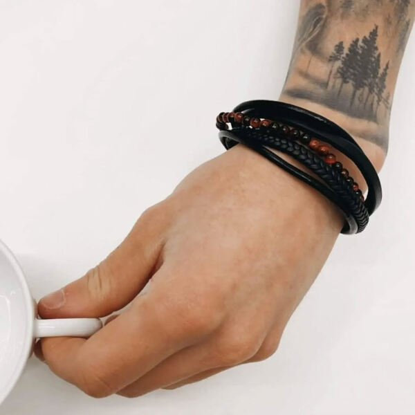 Pulseira multifacetada de couro/aço/pedras. Pulseiras