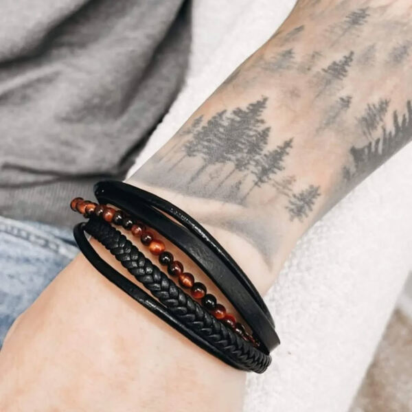 Pulseira multifacetada de couro/aço/pedras. Pulseiras