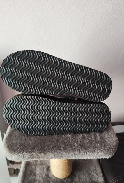 Botas estilo Pantufa acinzentadas n 41 da Justine . Botas e botins