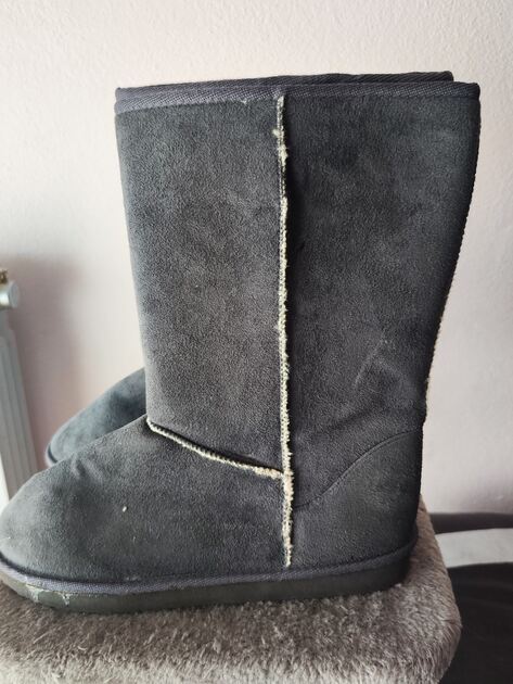 Botas estilo Pantufa acinzentadas n 41 da Justine . Botas e botins