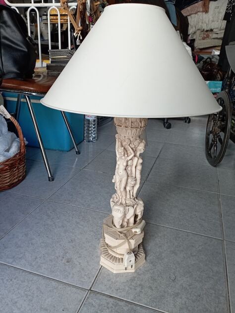 candeeiro elétrico em marfinite . Candeeiros antigos