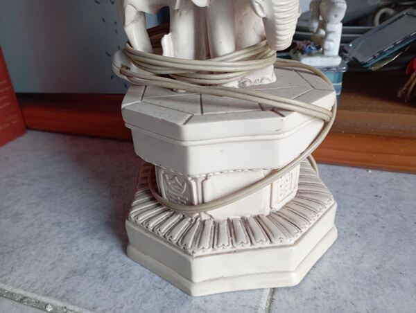 candeeiro elétrico em marfinite . Candeeiros antigos