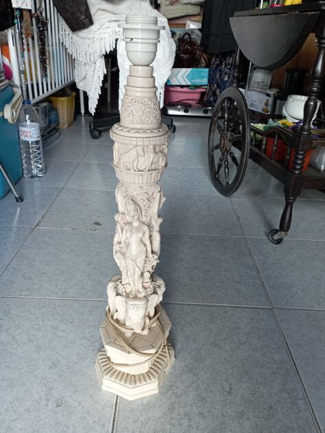 candeeiro elétrico em marfinite . Candeeiros antigos