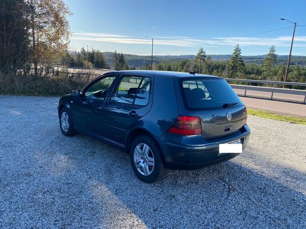 Volkswagen Golf. Carros