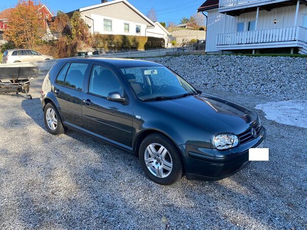 Volkswagen Golf. Carros