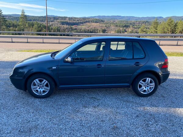 Volkswagen Golf. Carros