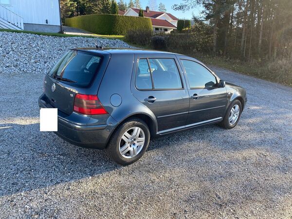 Volkswagen Golf. Carros