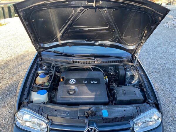 Volkswagen Golf. Carros