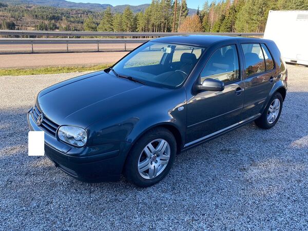 Volkswagen Golf. Carros