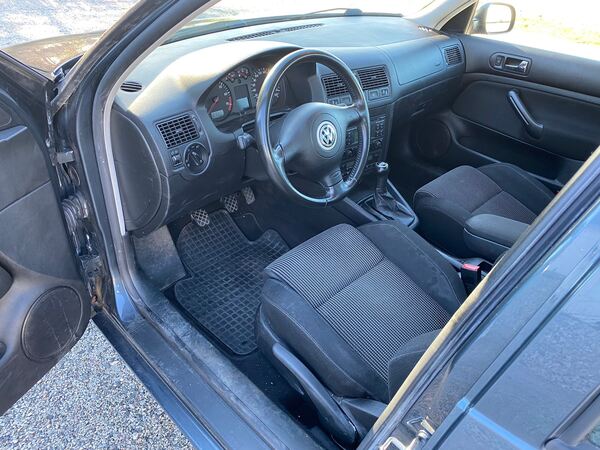 Volkswagen Golf. Carros