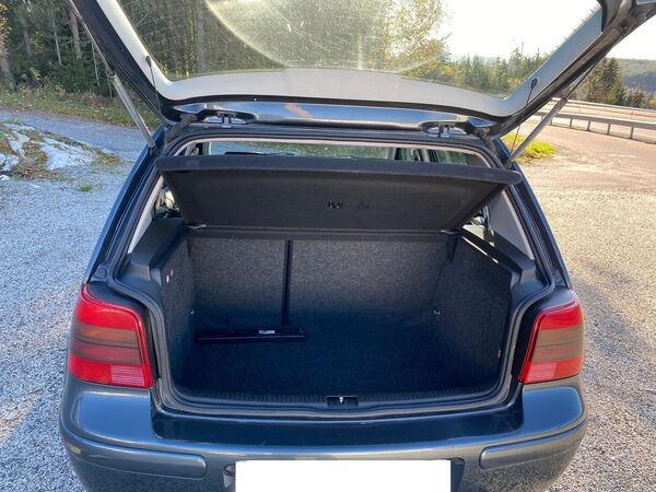 Volkswagen Golf. Carros