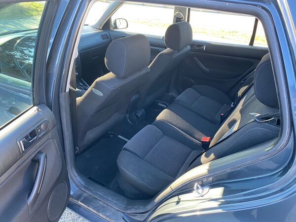 Volkswagen Golf. Carros