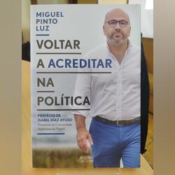 Livro “Voltar a acreditar na política”. Livros. Matosinhos.      Português Muito bom Capa mole