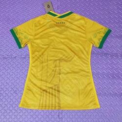 women 22-23 Brazil yellow soccer. Roupa Desportiva. Santo Tirso.      Novo / Como novo Camisola