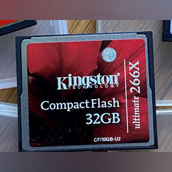 Cartão Compact Flash 32Gb. Acessórios de fotografía. Oeiras.      Muito bom