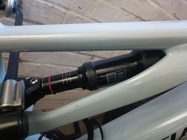 Bicicleta elétrica Specialized Turbo Levo com susp. Bicicletas