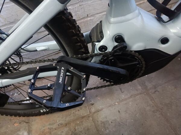 Bicicleta elétrica Specialized Turbo Levo com susp. Bicicletas