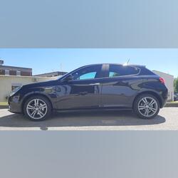 Alfa Romeo Giulietta 1.6 JTDm. Carros. Chaves. 2017   80.000 km Manual Diesel 1594 cv 5 portas Preto ABS Ar condicionado Farol LED Vidros elétricos Cruise control adaptativo Sistema de navegação Volante multi-funções