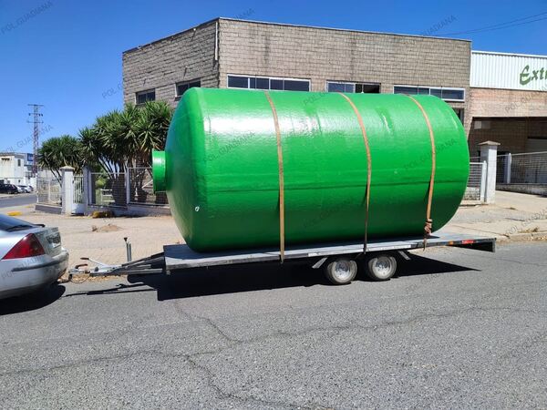 TANQUES DE POLIÉSTER DE GRANDE CAPACIDADE. Outros (Negócios)