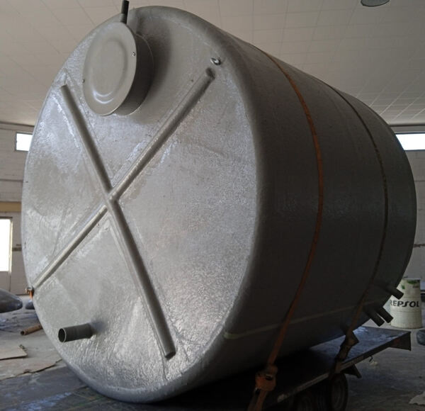 TANQUES DE POLIÉSTER DE GRANDE CAPACIDADE. Outros (Negócios)