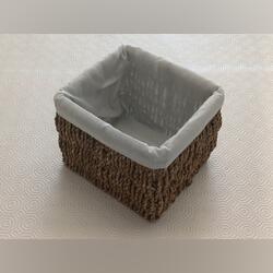 Cesto em verga forrado a pano . Caixas Decorativas