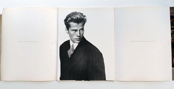 Catálogo Hugo Boss com 14 fotos de Richard Avedon . Livros