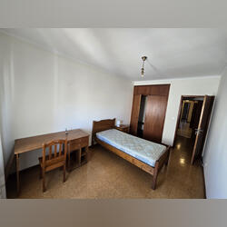 Quartos em Apartamento T3. Ofereço Quarto para Arrendar. Braga.  3 quartos Cama de solteiro   2 banhos Longo (12+ meses) Último andar Mobiliado Quarto privado Elevador Sem animais domésticos Proibido fumar