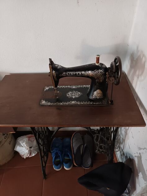 Vendo Máquina de costura Singer antiga . Máquinas de Coser Antigas