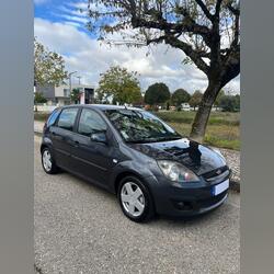 Ford Fiesta 2006 apenas $ 76,00 mensais. Carros