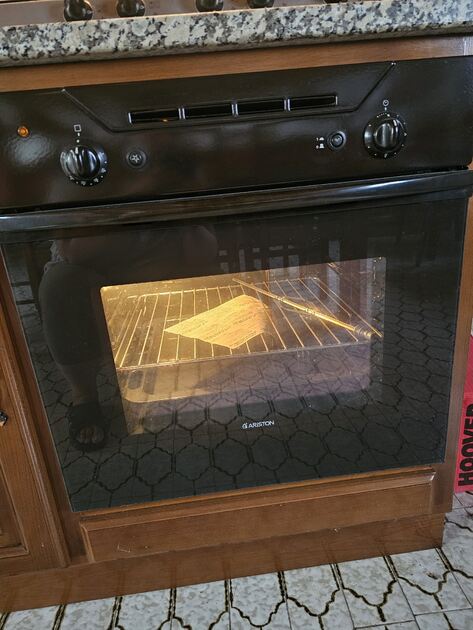 Forno a Gás Ariston . Garrafas de água