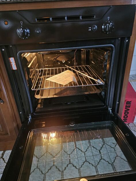 Forno a Gás Ariston . Garrafas de água