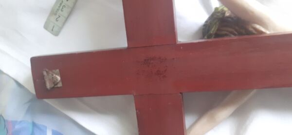 crucifixo  muito antigo. Estátuas e artigos religiosos